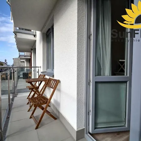 Sunflowers Apartament Morski W Kolobrzegu شقة